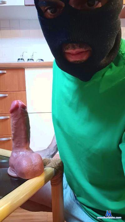 Ken_bleck cam4 bisexual performer from Republic of Italy  