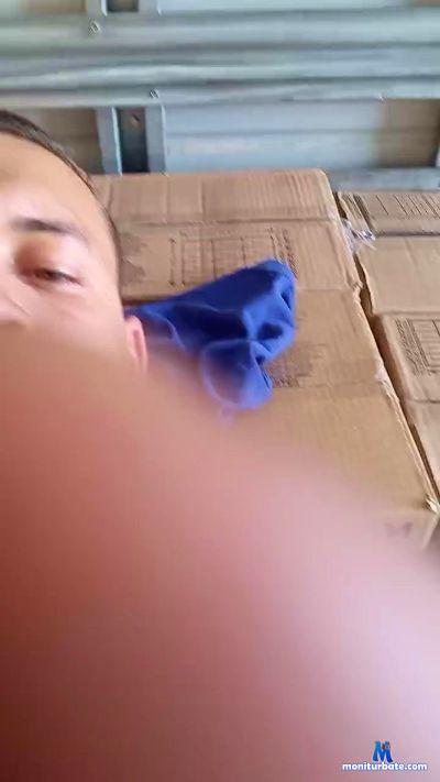 Hot_2000_Sex cam4 straight performer from Federative Republic of Brazil  