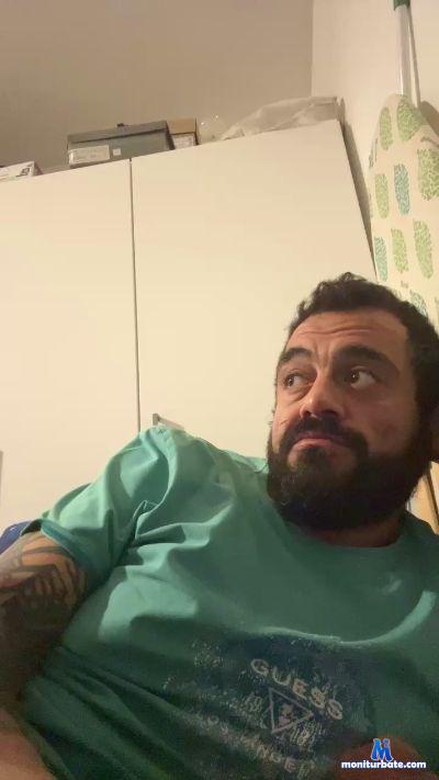 Perverso899 cam4 bicurious performer from Republic of Italy  