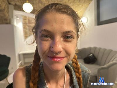 kitty__caitlin cam4 bisexual performer from Czech Republic striptease young slim skinny 