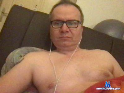 hunk722 cam4 bisexual performer from United States of America  