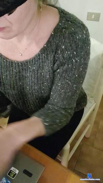Viola8p cam4 straight performer from Republic of Italy squirt C2C deepthroat striptease cum cute blowjob 