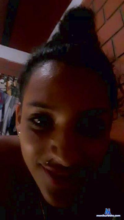 yoselatina cam4 bisexual performer from Republic of Colombia  