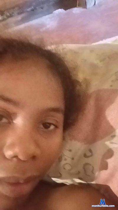 Dinah974 cam4 straight performer from Republic of Madagascar  