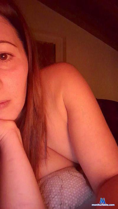 Lunafeet18 cam4 bisexual performer from Republic of Italy  