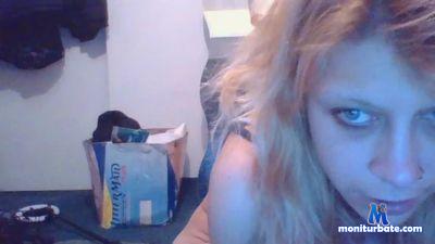 geeniiexxx cam4 bisexual performer from Canada striptease amateur feet pussy cute cum smoke 