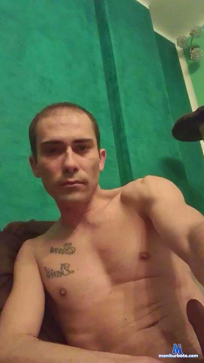 MeeForU cam4 bicurious performer from Republic of Italy  