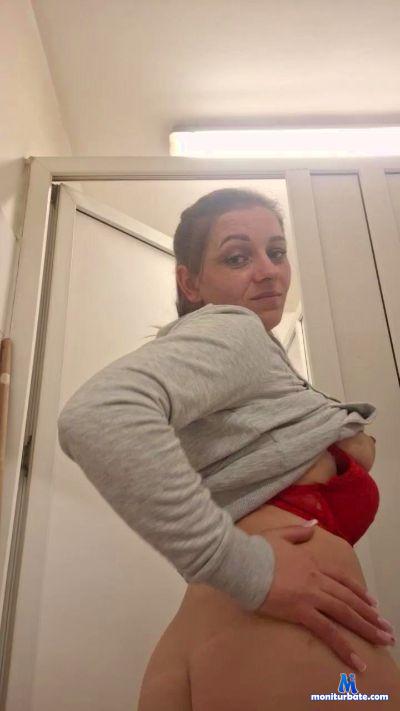 Tanya_Rey cam4 bicurious performer from United Kingdom of Great Britain & Northern Ireland  
