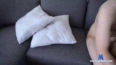 NikLYES22 cam4 straight performer from Kingdom of Denmark  