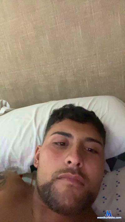 leoleon2323 cam4 straight performer from Republic of Chile  