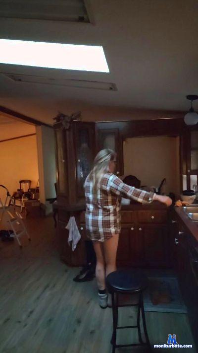 Cadiedoesit cam4 bisexual performer from United States of America striptease C2C amateur 