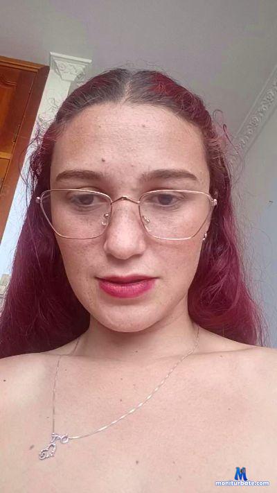 Isabelle_x cam4 bicurious performer from Republic of Italy C2C dirty squirt boobs amateur pornstar pee 