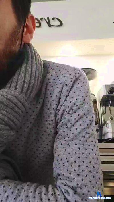 Hhhhhhhh22 cam4 bisexual performer from Republic of Italy  
