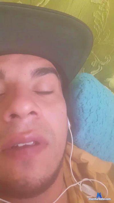 Reeelaxxx88 cam4 straight performer from Republic of Chile  