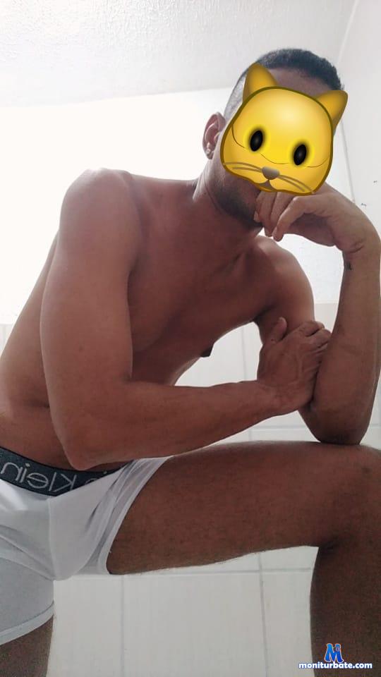 bravo_araujo cam4 straight performer from Federative Republic of Brazil  