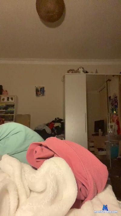 Aimzy2004 cam4 bisexual performer from United Kingdom of Great Britain & Northern Ireland petite sub cute 