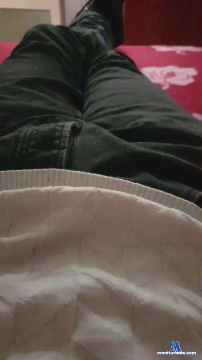 hoverhovis123wW cam4 bisexual performer from United Kingdom of Great Britain & Northern Ireland  