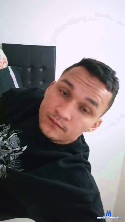 john9415 cam4 gay performer from Republic of Colombia  