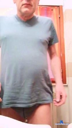 LeoneMilano cam4 live cam performer profile