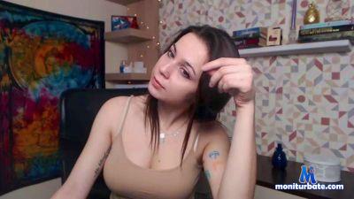 curiosoxxx_sexy cam4 bicurious performer from Republic of Italy  