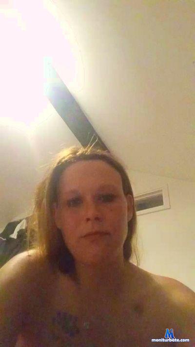 Silentmomma cam4 straight performer from United Kingdom of Great Britain & Northern Ireland  