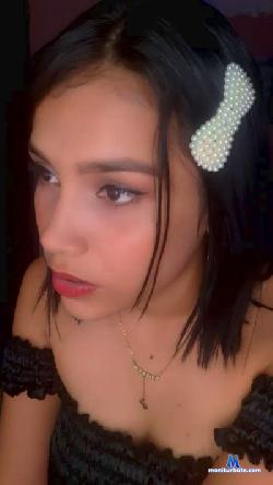 girls_house cam4 live cam performer profile