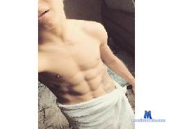 HenriqueLove94 cam4 live cam performer profile