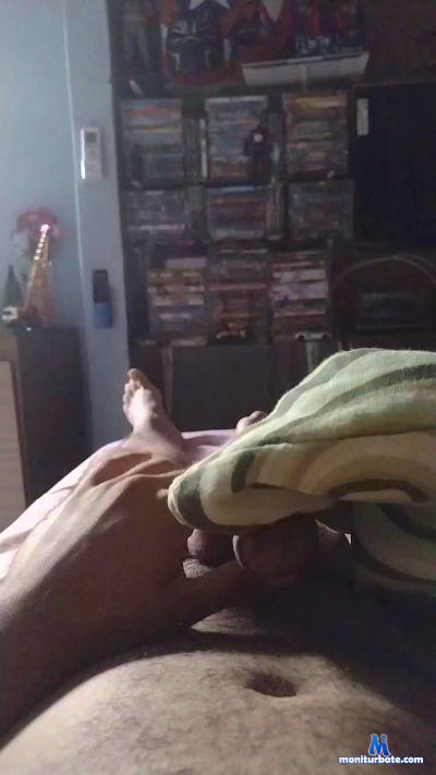 Hunghighornypig cam4 bisexual performer from Canada  