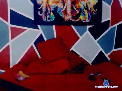 NoahCyrus777 cam4 bicurious performer from Republic of Colombia  