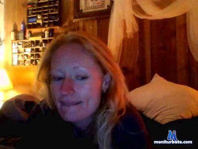 LusciousLace cam4 bisexual performer from United States of America  