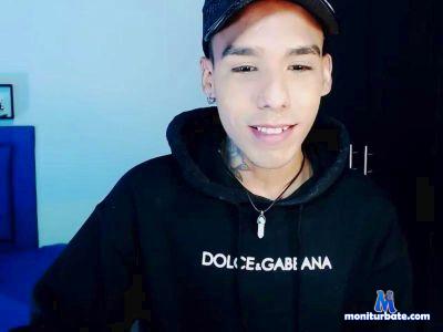 SweetApple2 cam4 bisexual performer from United States of America  