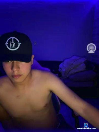 Anndreeww cam4 bicurious performer from United Mexican States amateur armpits masturbation milk smoke cum pee 