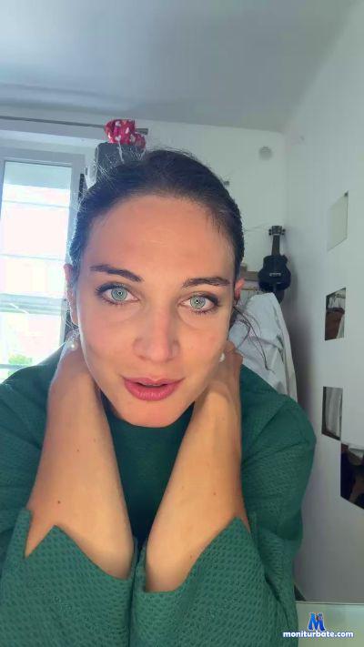 Lola01_ cam4 bisexual performer from French Republic  