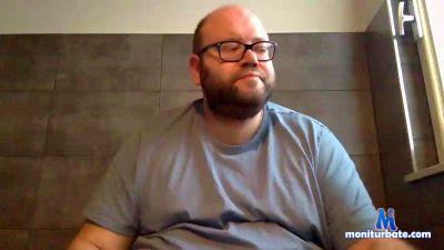 BearBoy78 cam4 bisexual performer from Republic of Italy armpits masturbation smoke bear master feet pee 