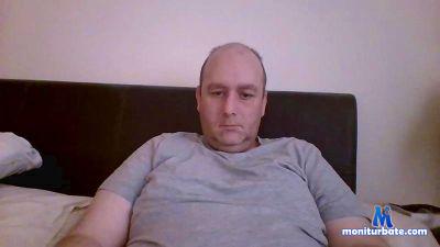 johnnybhoy33 cam4 straight performer from United Kingdom of Great Britain & Northern Ireland  