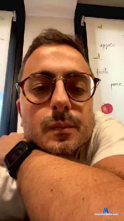 desmond28 cam4 live cam performer profile
