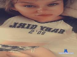 Arieldaddysgirl cam4 live cam performer profile