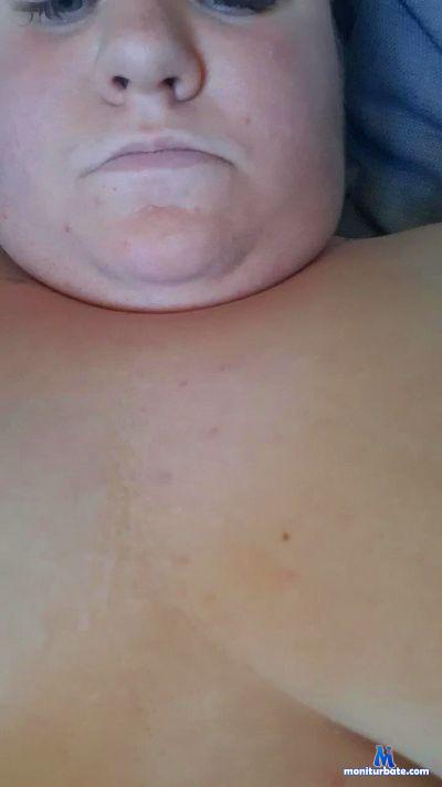 douce_hot cam4 bisexual performer from French Republic  