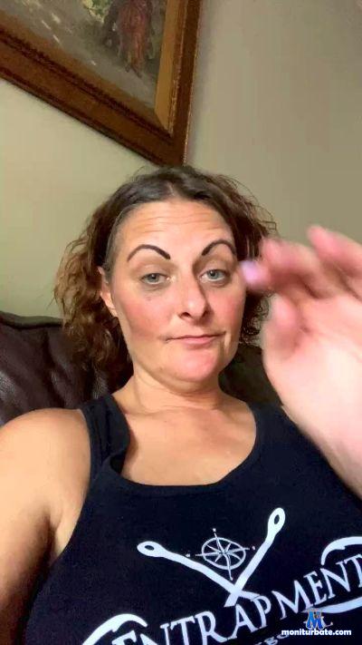 RubyW cam4 bisexual performer from United States of America  