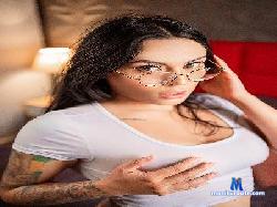 lara_bombshell cam4 live cam performer profile