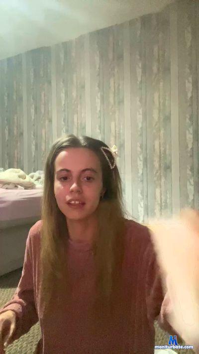 lollie_sexy cam4 straight performer from United Kingdom of Great Britain & Northern Ireland Naked 