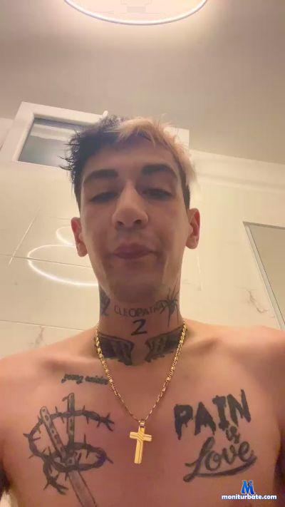 LaRegina99 cam4 bisexual performer from Republic of Italy amateur Buongiorno gay sborra Giovane sissy feet 