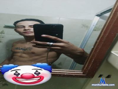 IanJomath1904 cam4 straight performer from Republic of Colombia bebiendo fumar pussy paja tatuajes eyaculacion squirt 