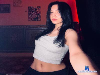 EarleneCatlow cam4 straight performer from Republic of Poland spanking feet C2C masturbation schoolgirl pee 