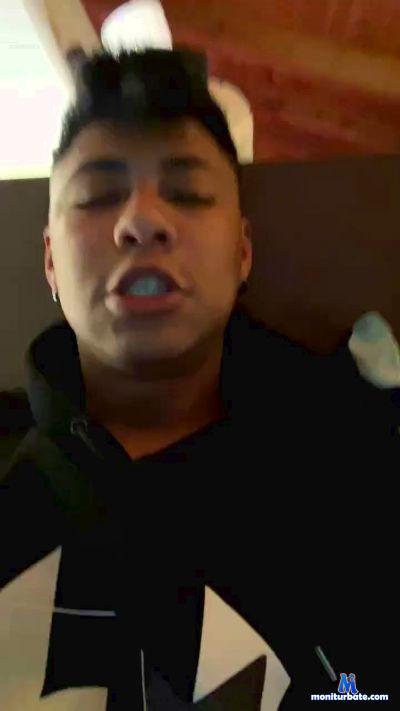 Jisas90 cam4 gay performer from Republic of Italy  