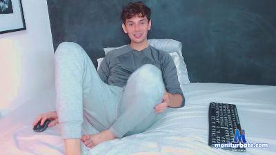 Daniel_Gil22 cam4 bisexual performer from Russian Federation schoolgirl milk masturbation ass feet C2C 