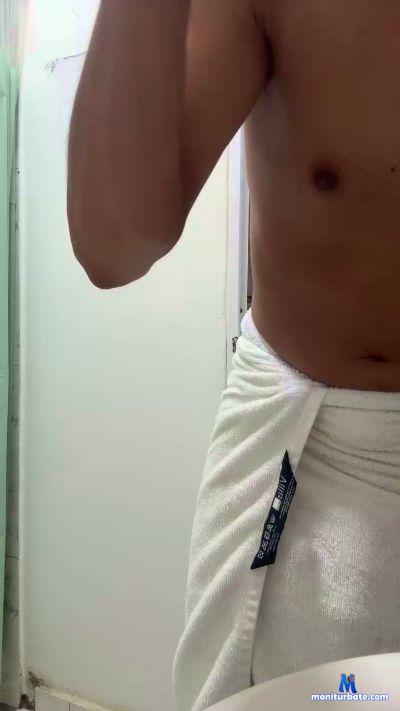 Derekbln cam4 gay performer from Republic of Colombia cum smoke C2C bigdick 