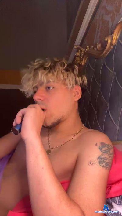 smeraldo_xxx cam4 straight performer from Republic of Italy  