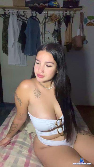 pvdgiulia cam4 bisexual performer from Federative Republic of Brazil  