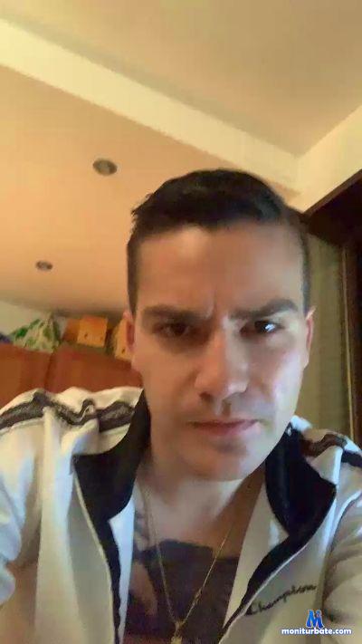 zoee18 cam4 bicurious performer from Republic of Italy  